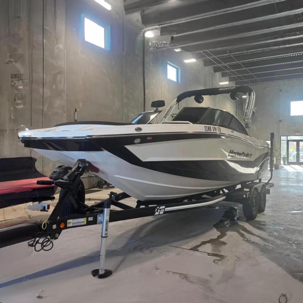 2019 MasterCraft XT22