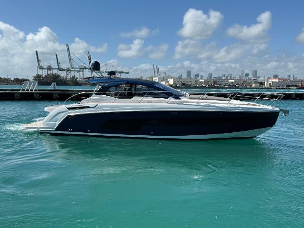 2022 Azimut Atlantis 45