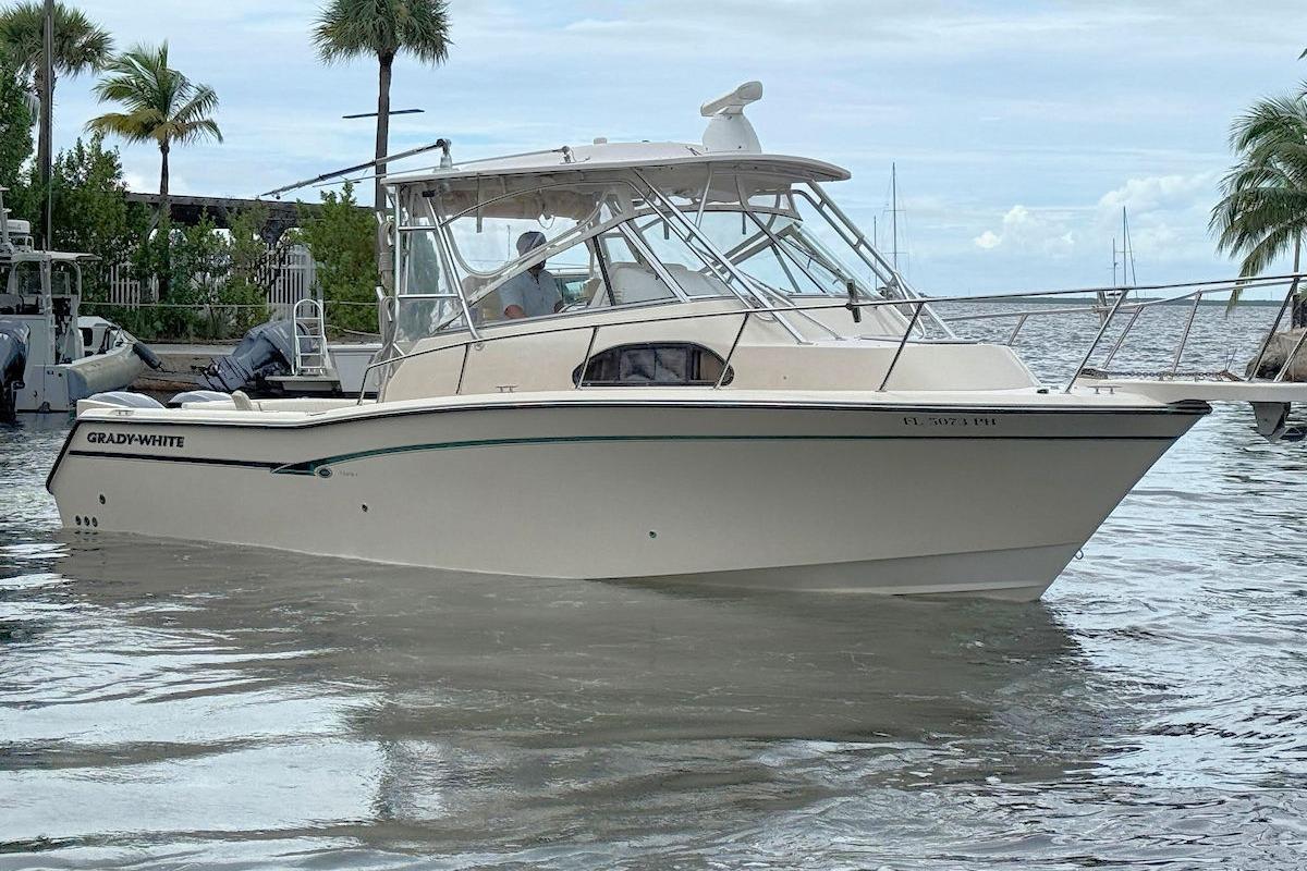 2012 Grady-White Marlin 300