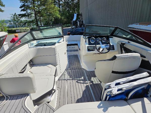 2021 Sea Ray 19SPX Stone/Bimini