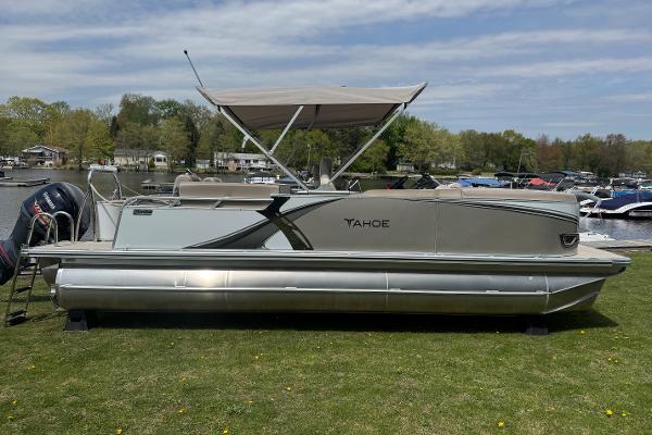 2025 Tahoe Pontoon LTZ Quad Lounger Shift