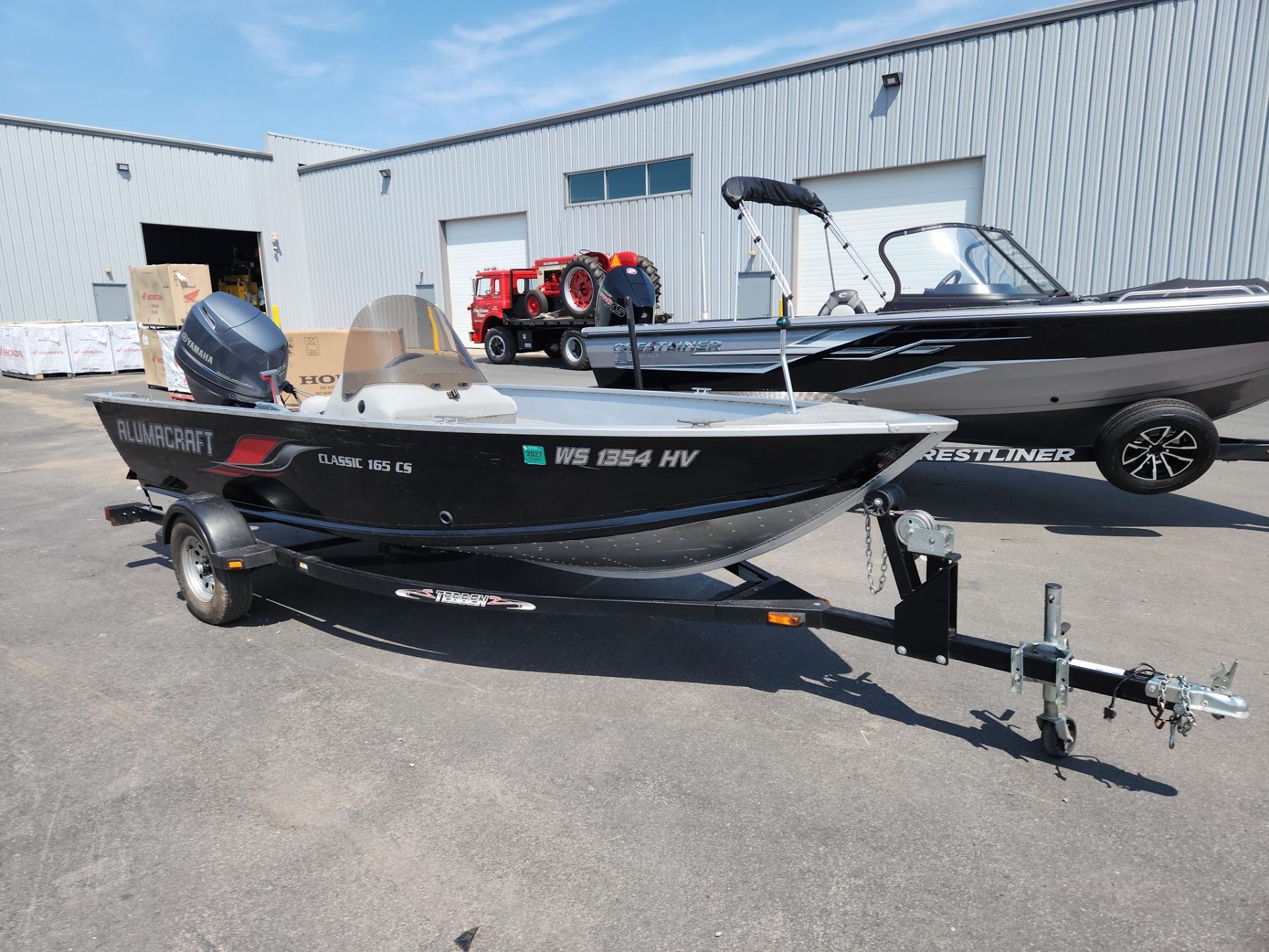 Alumacraft Classic 165 CS 2009 Alumacraft Classic 165 CS boat on trailer, parked outside a warehouse.