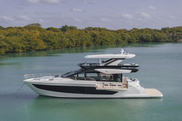 2026 Cruisers Yachts 57 Fly