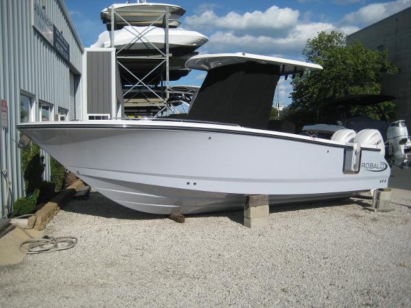 2025 Robalo R250 Center Console
