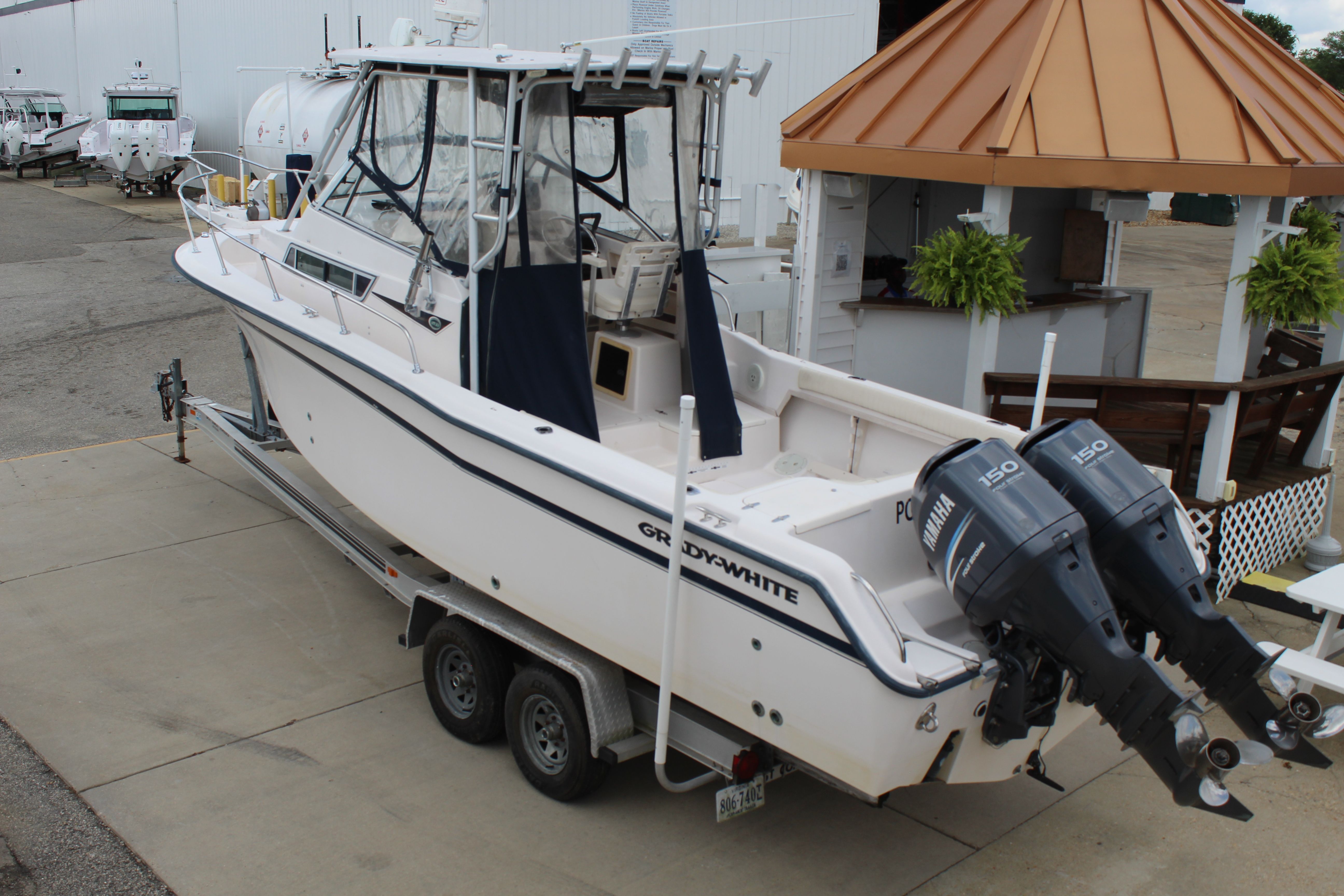 2000 Grady-White Islander 268