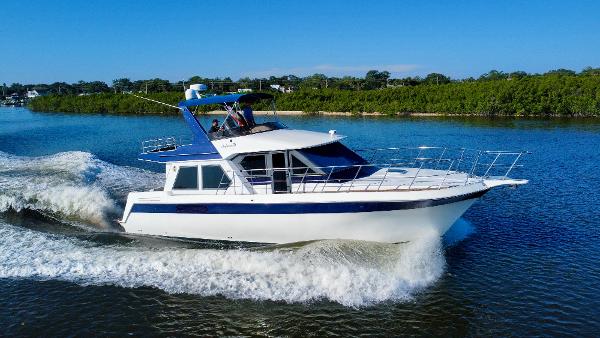 1998 Navigator 4600 Pilothouse