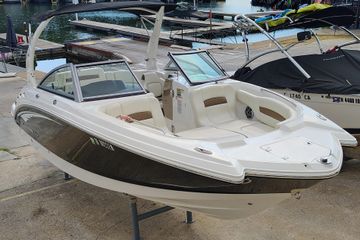 2017 Chaparral 244 Sunesta