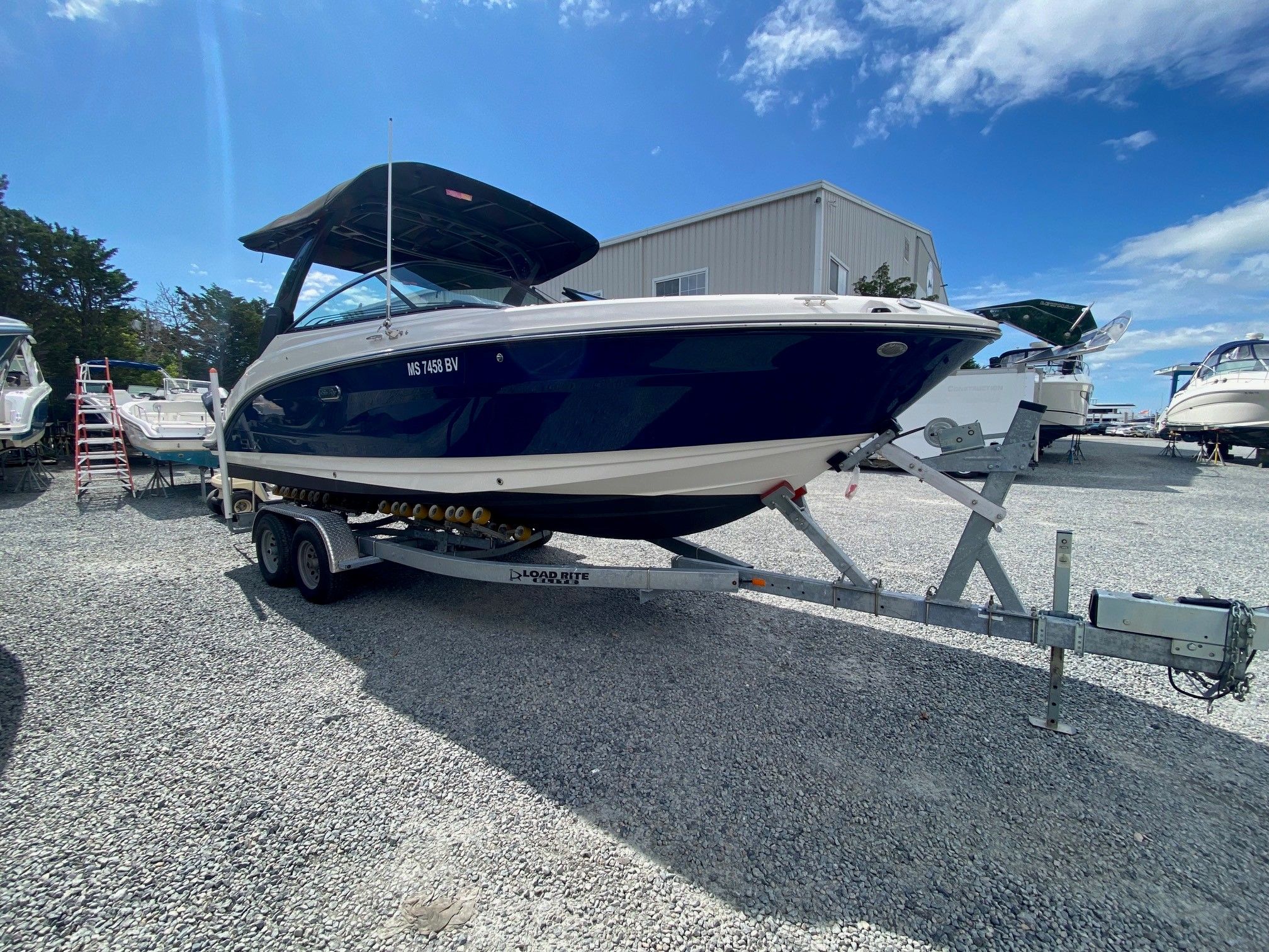 2023 Sea Ray SLX 260 Outboard