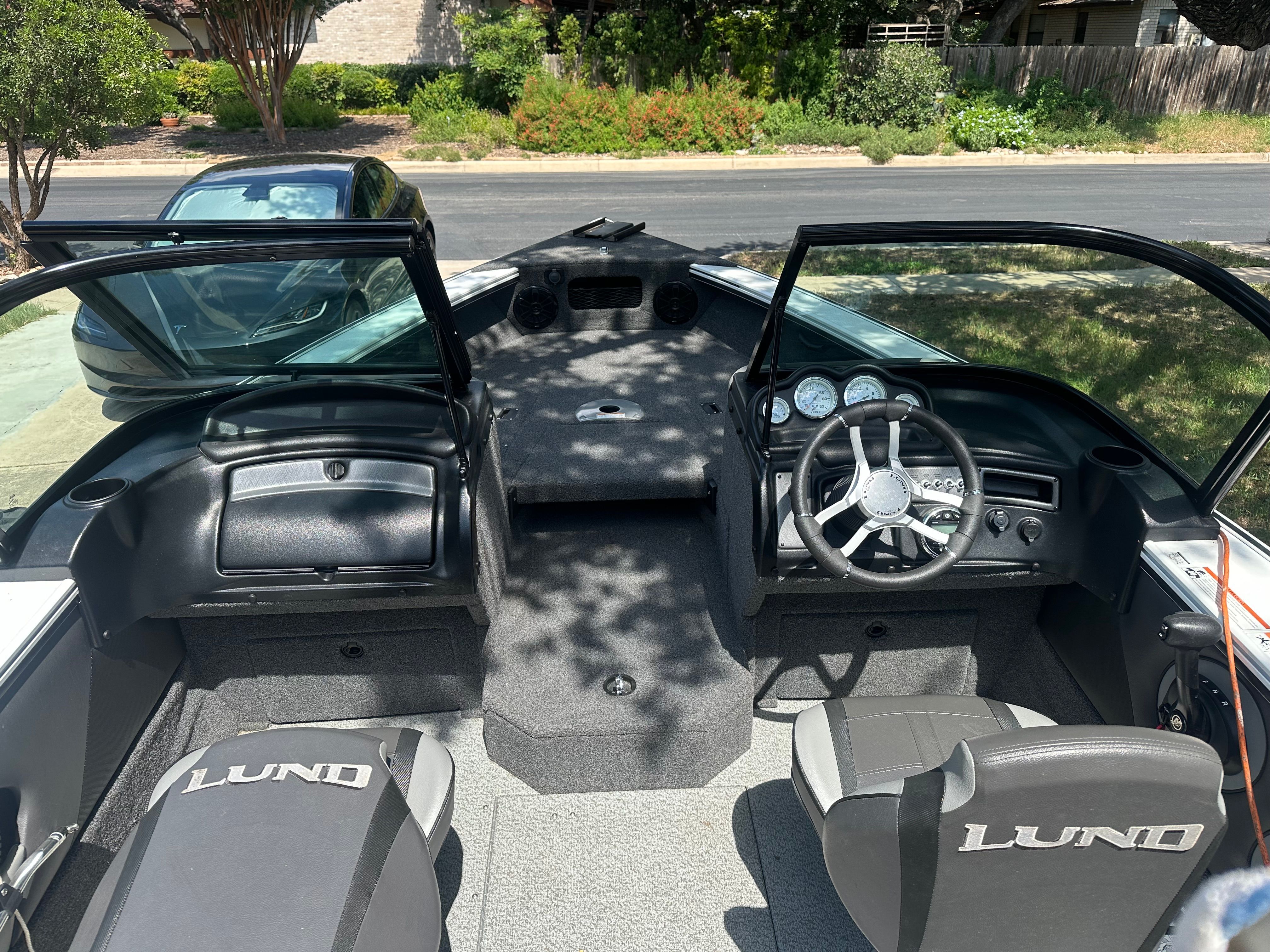 2021 Lund 1875 Crossover XS