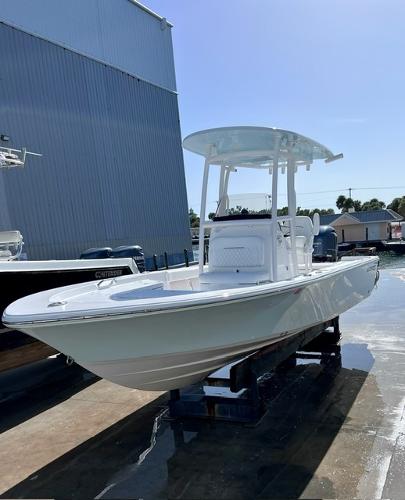 2023 Sportsman Masters 227 Bay Boat