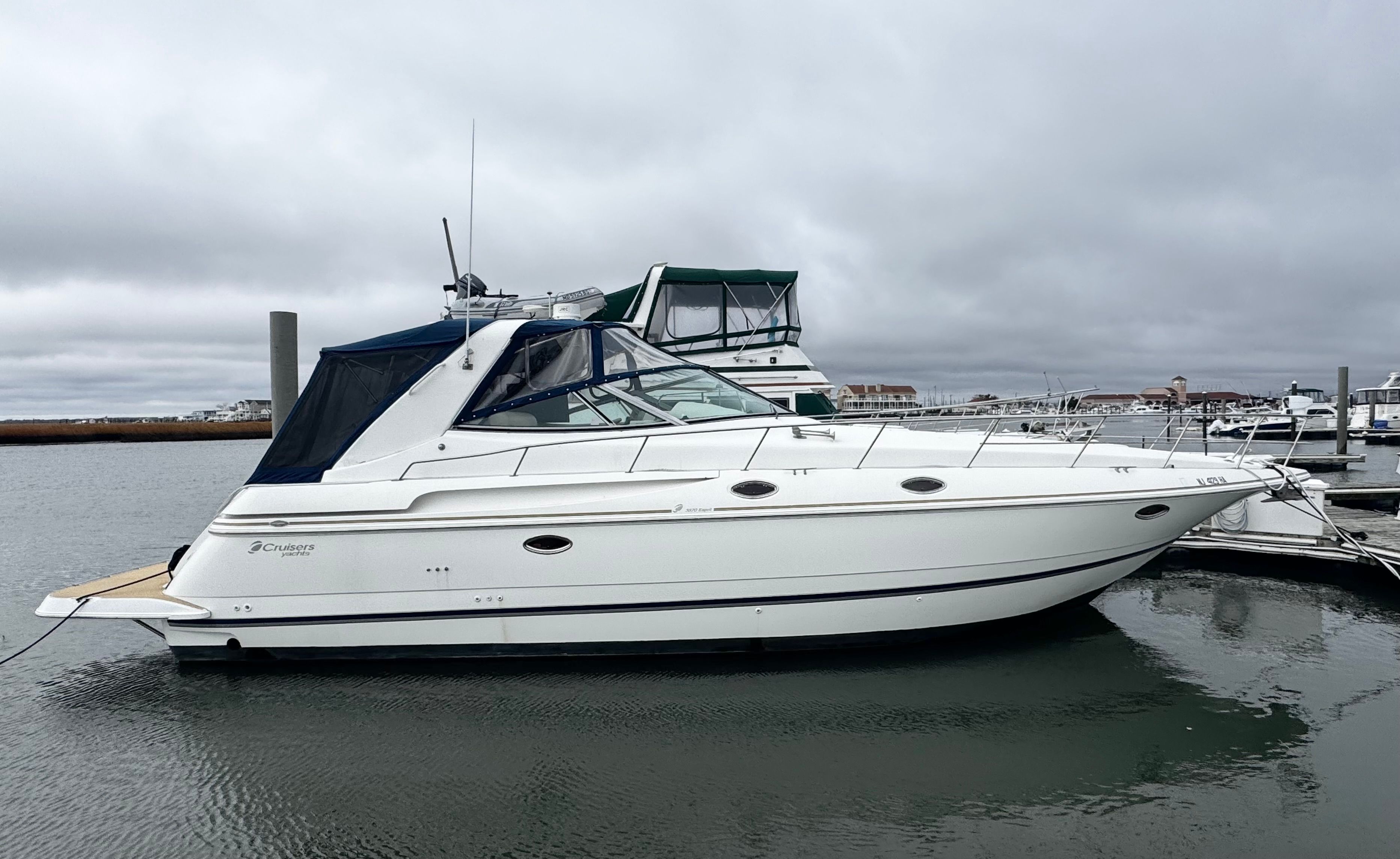 1998 Cruisers Yachts 3870 Esprit