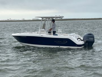 2023 Robalo R222