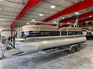 Sun Tracker Party Barge 24 DLX XP3 2018 Sun Tracker Party Barge 24 DLX XP3 pontoon boat in a storage facility.