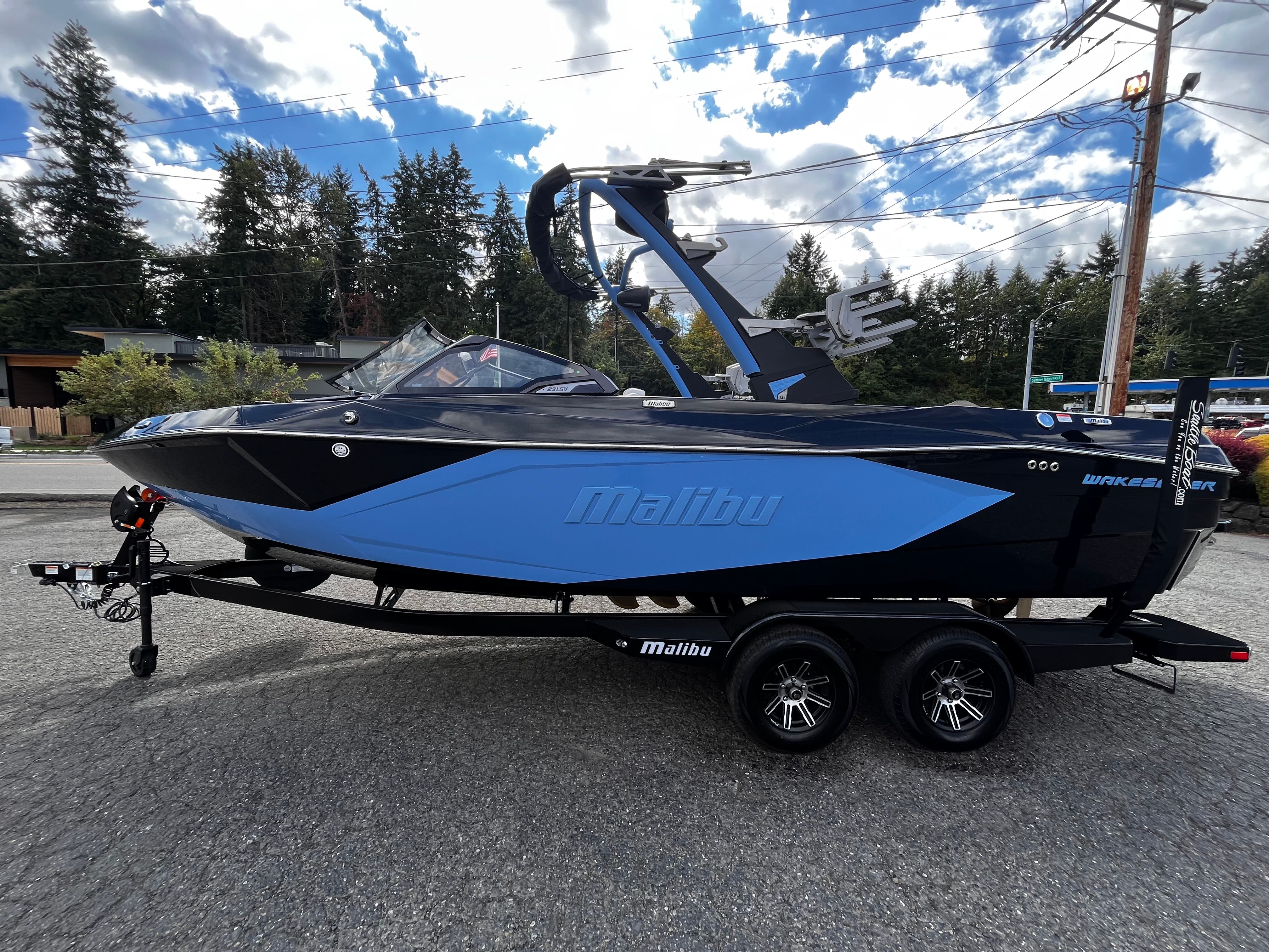 2025 Malibu 23 LSV