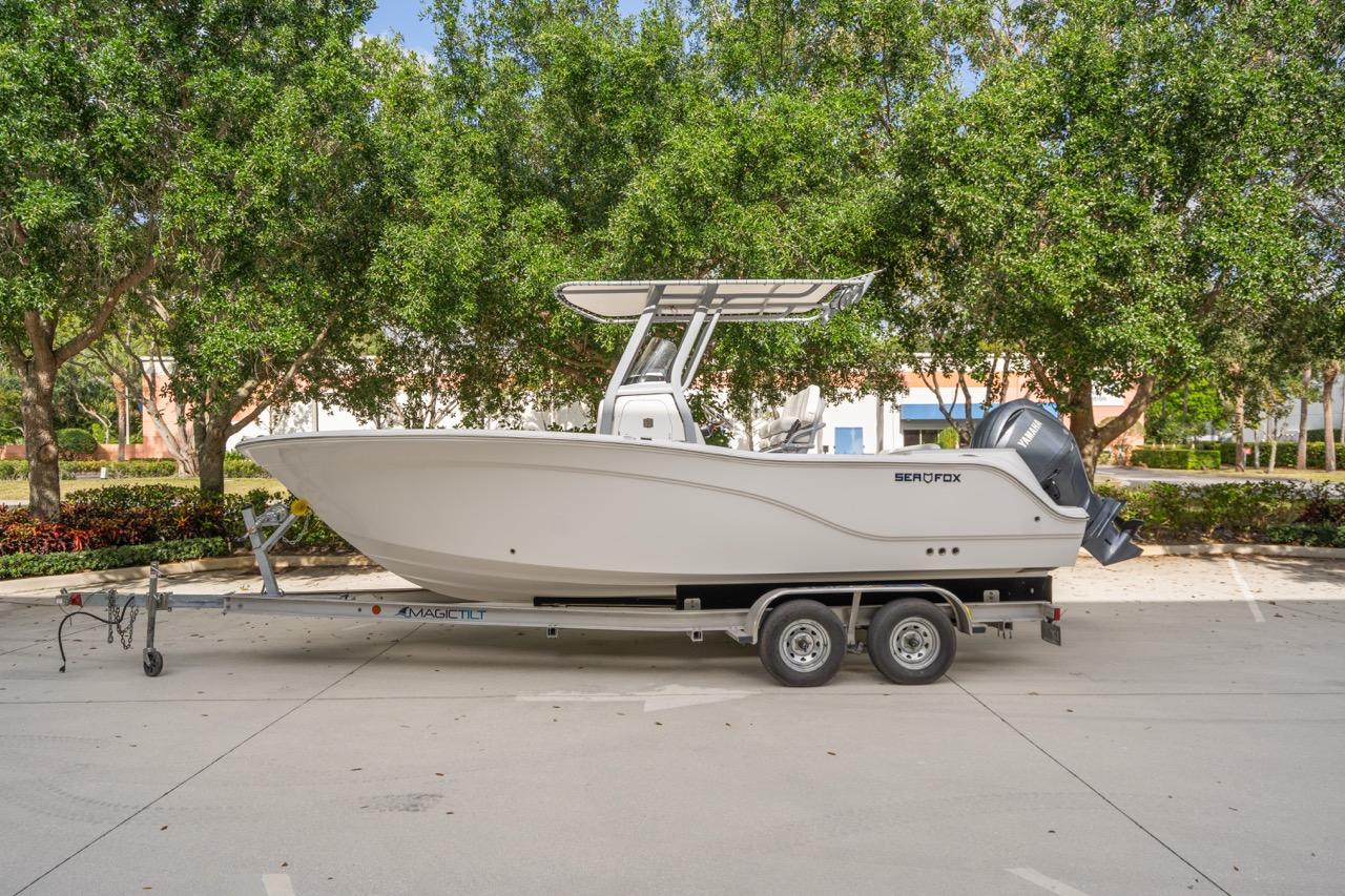 2025 Sea Fox 228 Commander