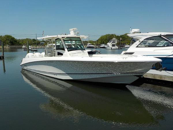 2016 Boston Whaler 370 Outrage