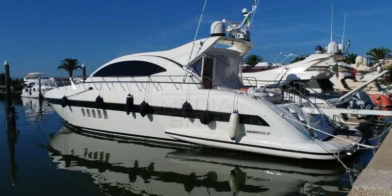 Yacht Mangusta 105 Overmarine Yat Gemi