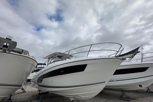 Jeanneau Leader 10.5 WA Series 2 2025 Jeanneau Leader 10.5 WA Series 2 boat displayed under cloudy sky.