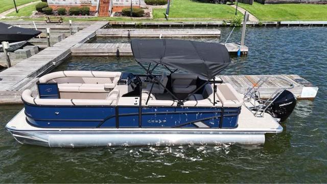 2025 Crest Classic 240 L Tritoon