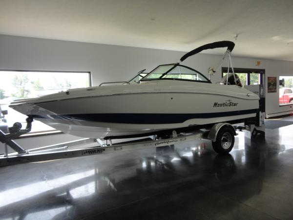 NauticStar 203DC Sport Deck