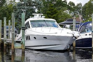 Sea Ray 500 Sundancer 2010 Sea Ray 500 Sundancer yacht docked at a marina.