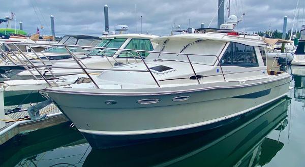 2014 Cutwater 30 Sedan