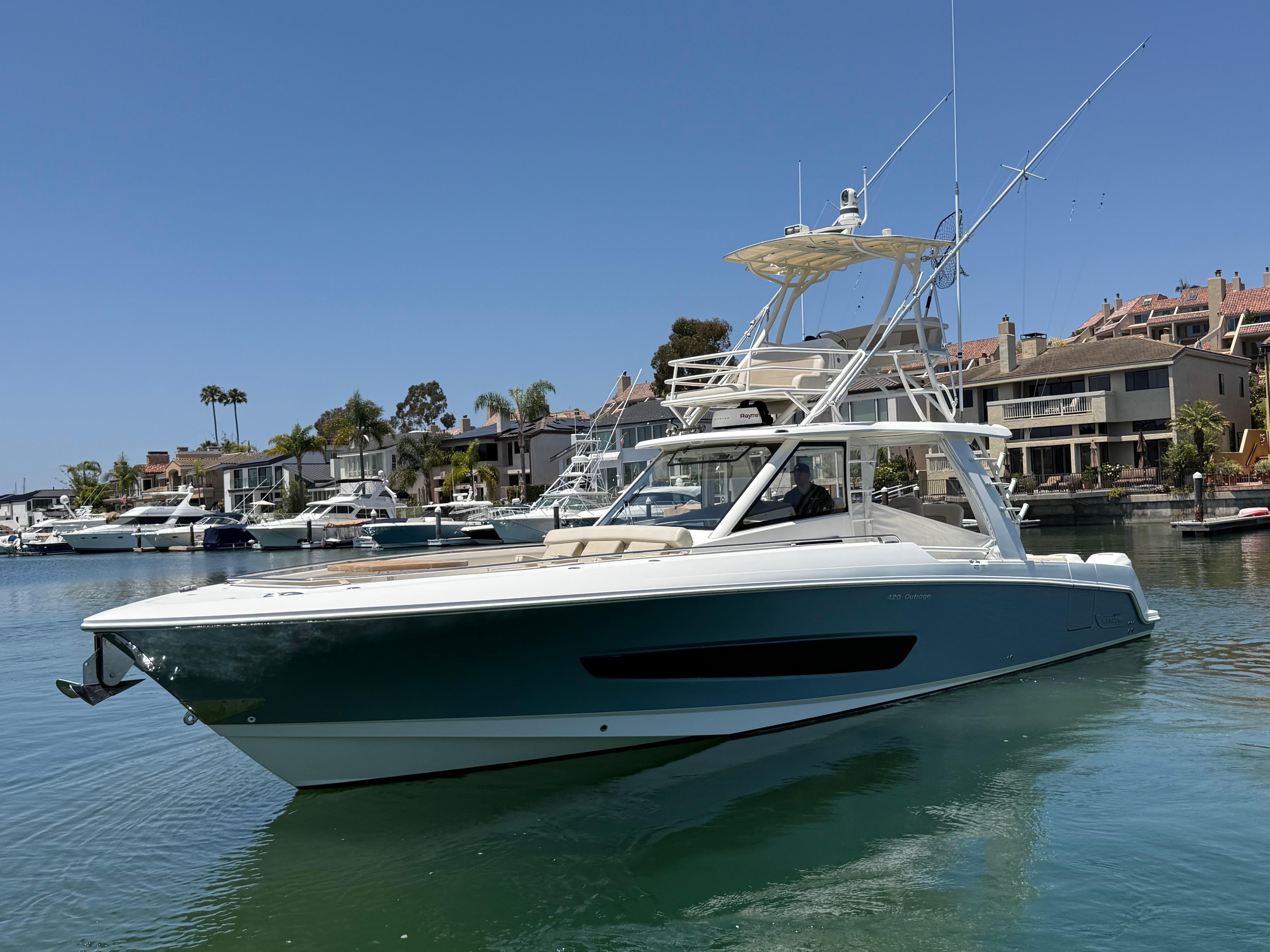 2019 Boston Whaler 420 Outrage