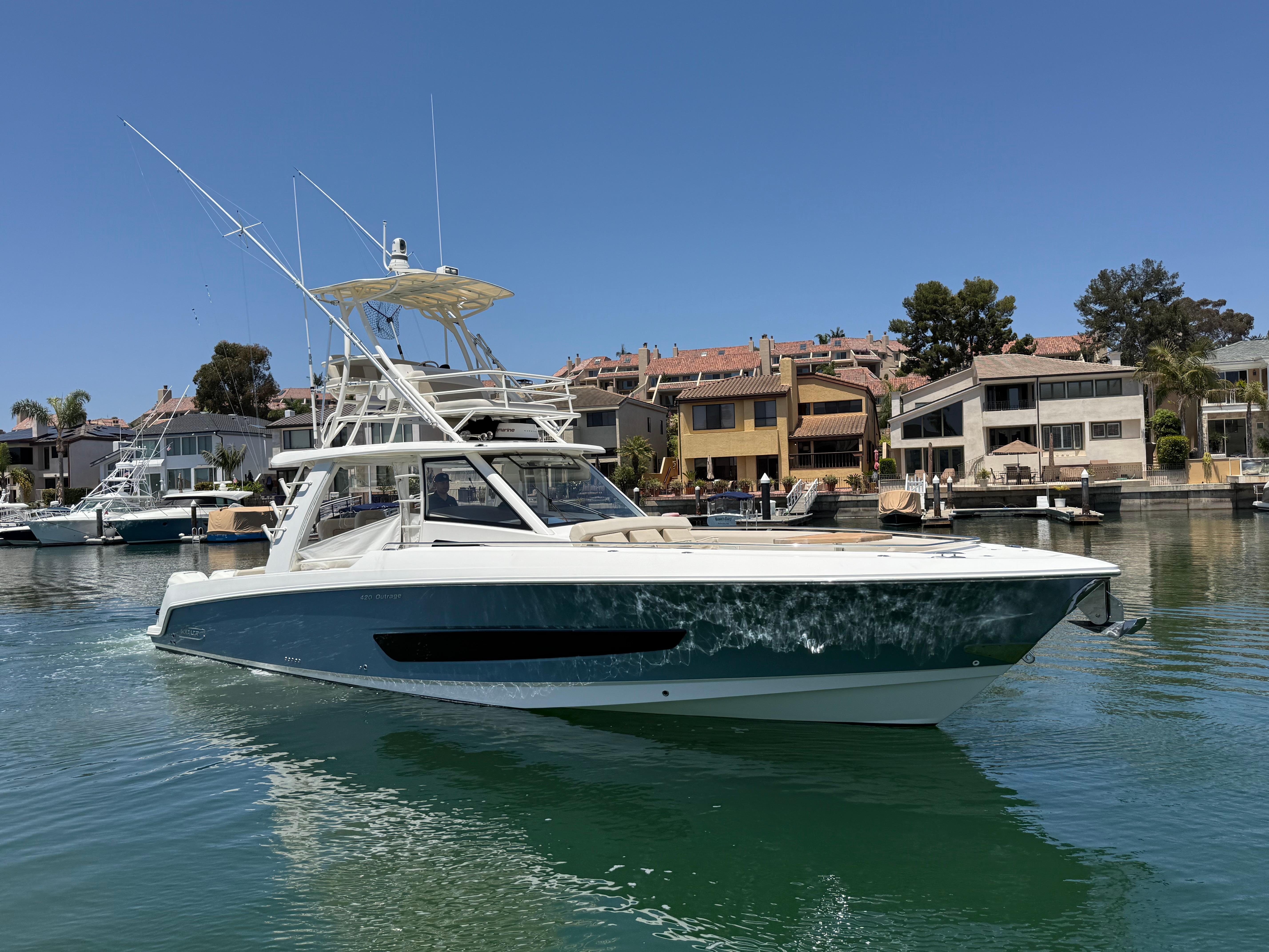 2019 Boston Whaler 420 Outrage