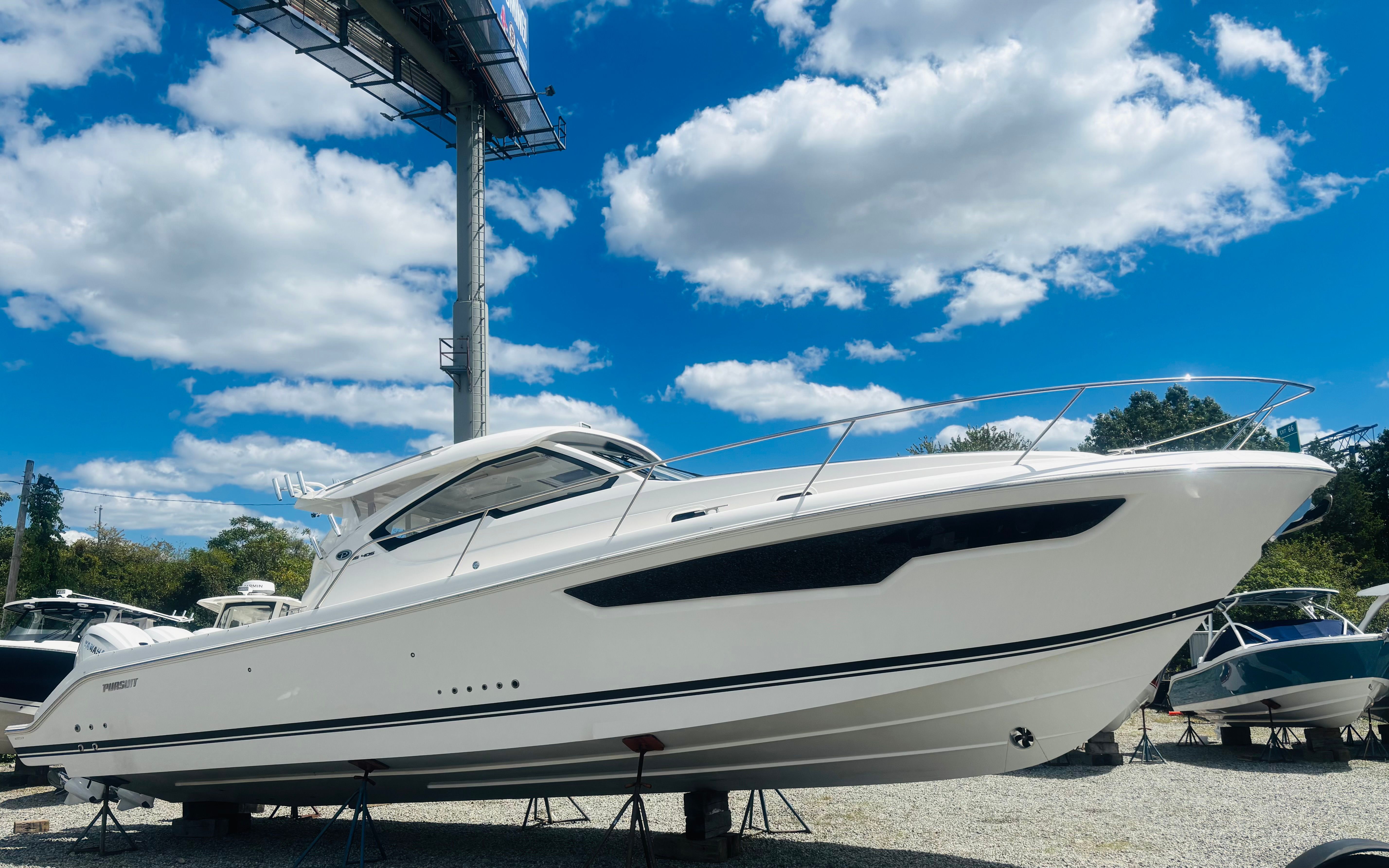 2025 Pursuit OS 405 Offshore