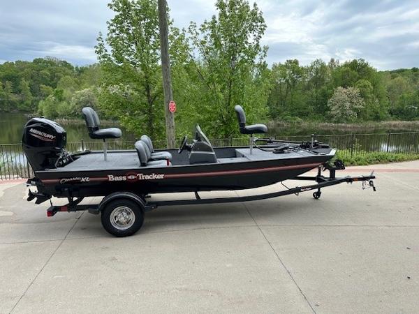 2025 Tracker Bass Tracker Classic XL