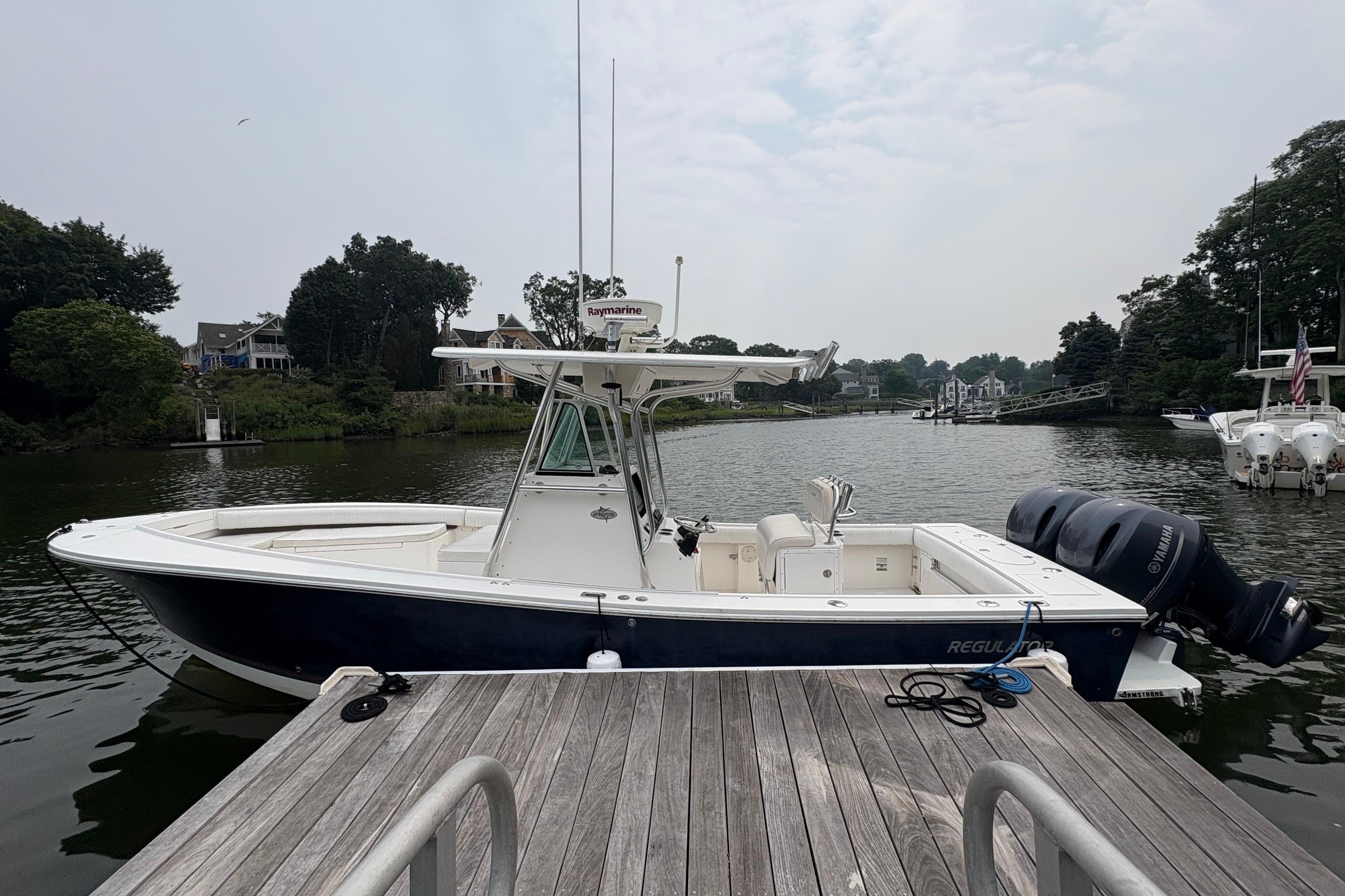 2008 Regulator 26 Forward Seating