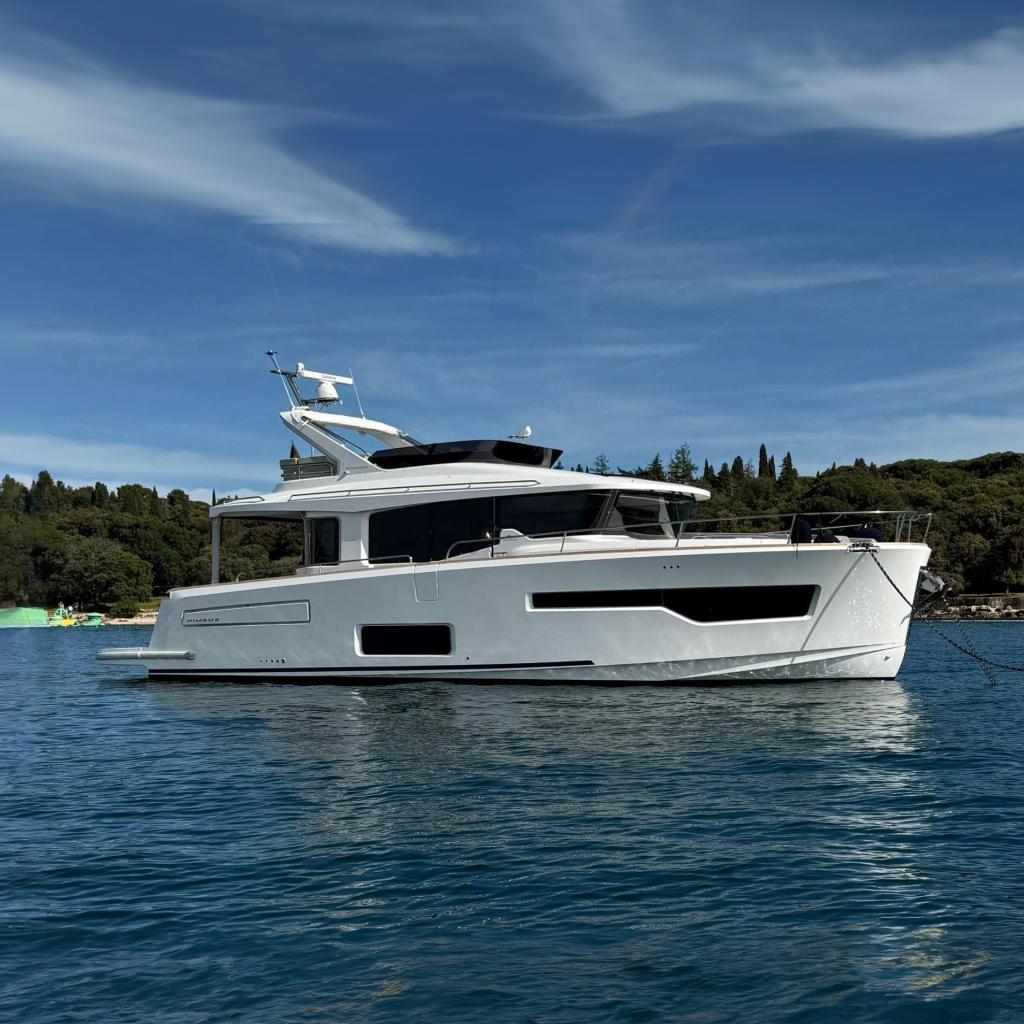 2025 Nimbus 495 Flybridge
