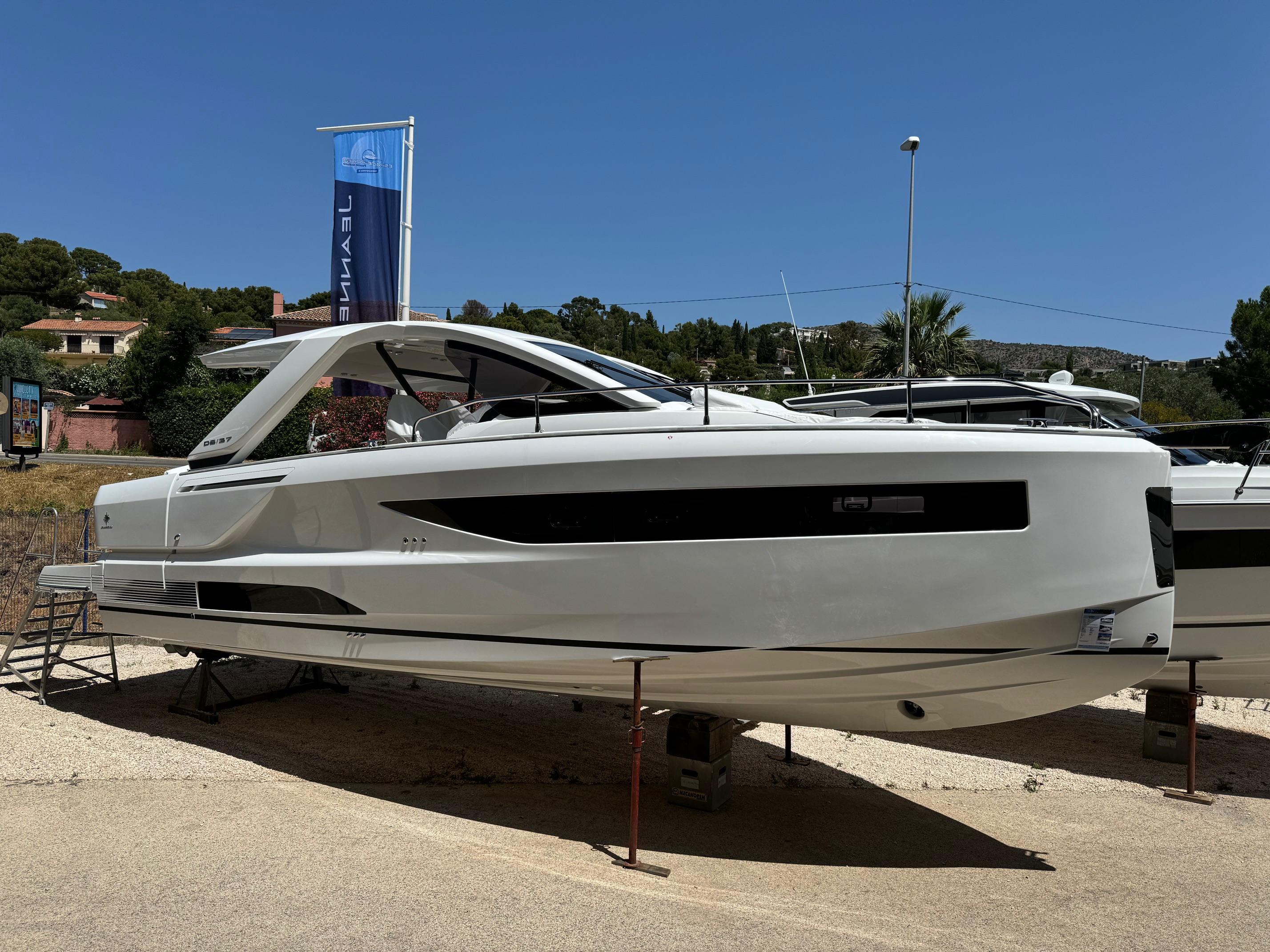 2025 Jeanneau DB/37 IB