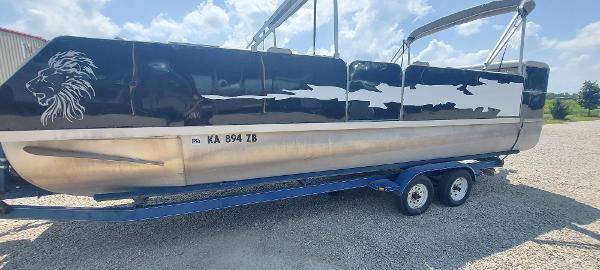 1990 Landau Tritoon 24 ft