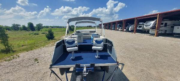 1990 Landau Tritoon 24 ft