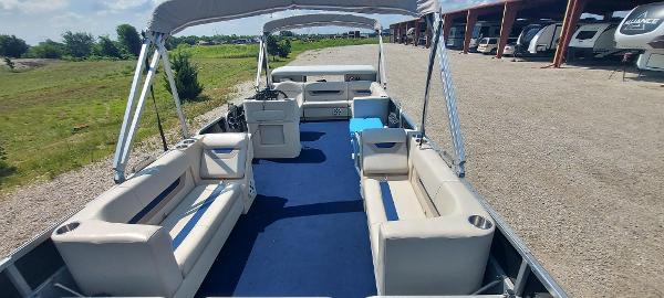 1990 Landau Tritoon 24 ft
