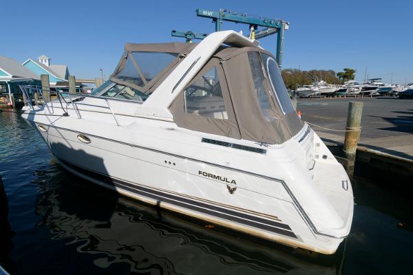 Formula 31 PC 2002 Formula 31 PC boat docked at marina.