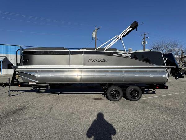 Avalon 2385 25 Catalina VRB 2025 Avalon 2385 25 Catalina VRB pontoon boat on trailer, parked outdoors.