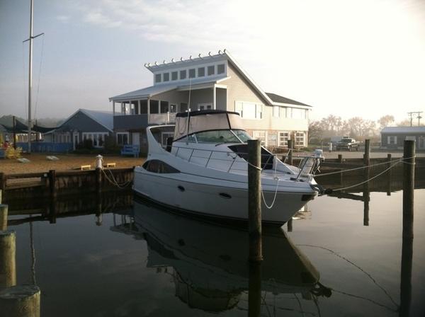 2005 Carver 360 Mariner