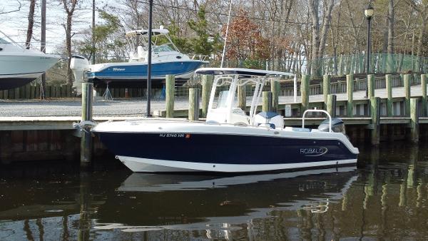 2020 Robalo R242 Explorer