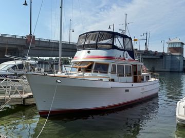 1986 Marine Trader Tri-cabin