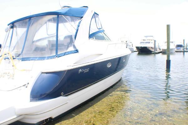2002 Cruisers Yachts 3672 Express