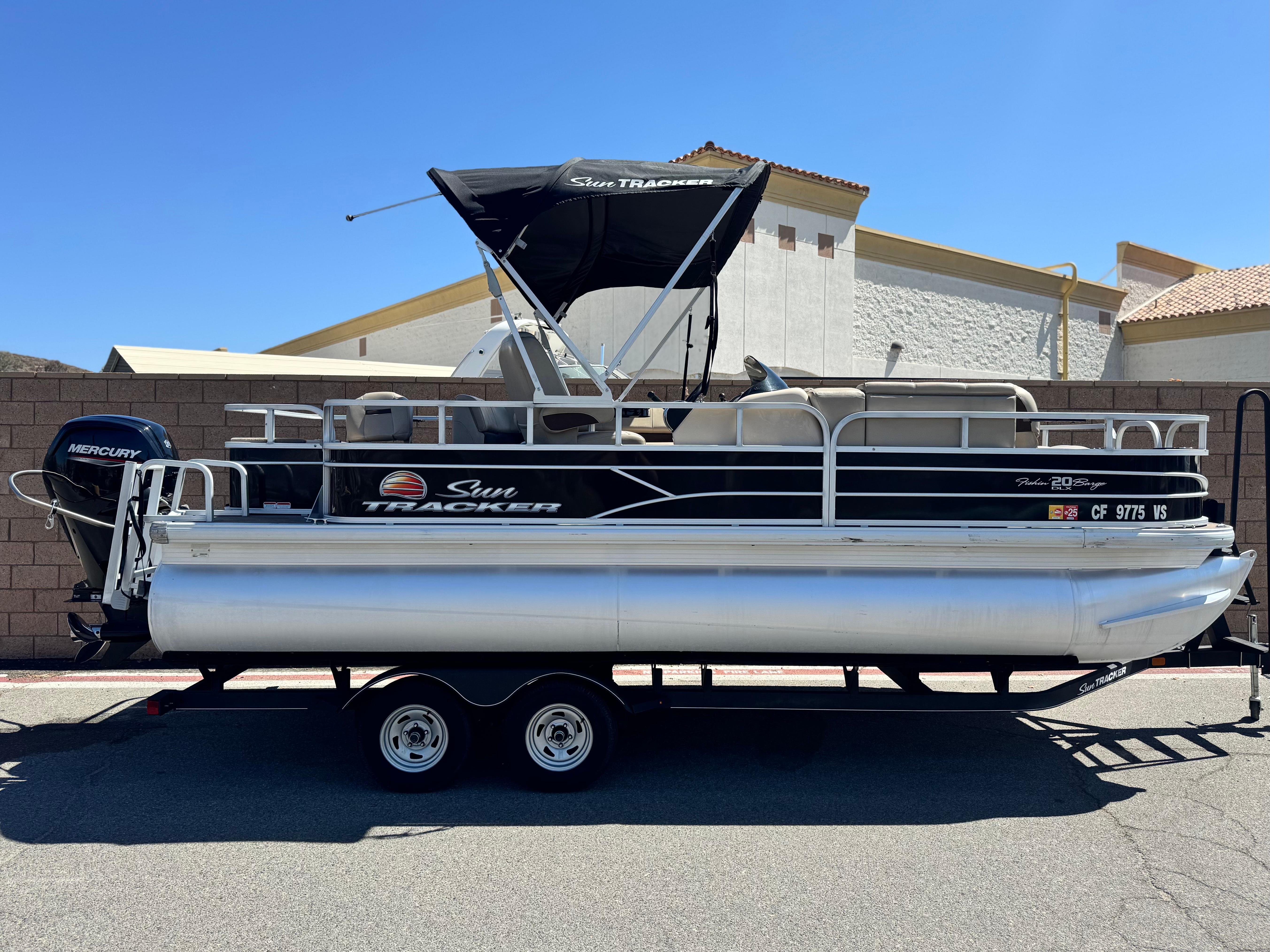 2019 Sun Tracker Fishin' Barge 20 DLX