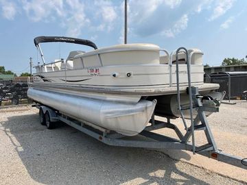 2005 Sun Tracker Party Barge 27 I/O