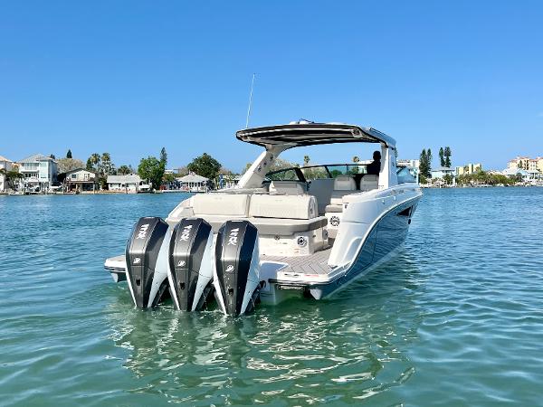 2022 Sea Ray SLX 400 Outboard