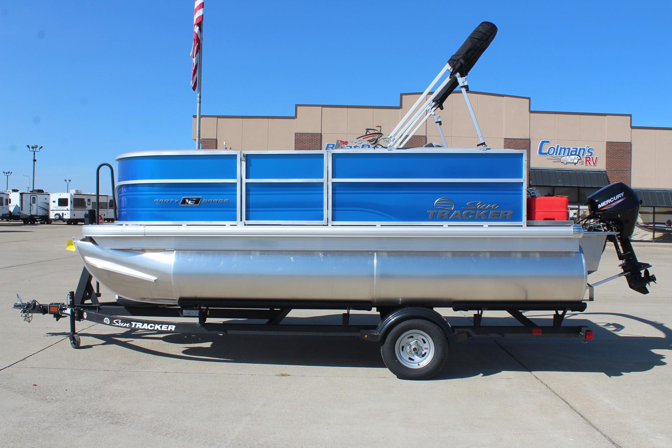 2026 Sun Tracker Party Barge 16 DLX