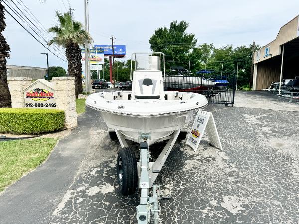 2024 Robalo 226 Cayman