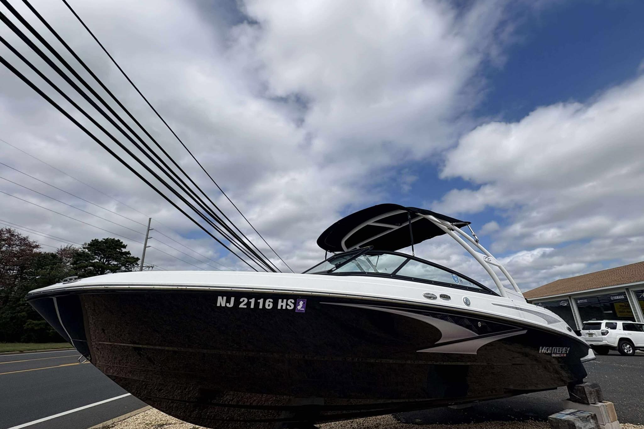 2023 Monterey M-22