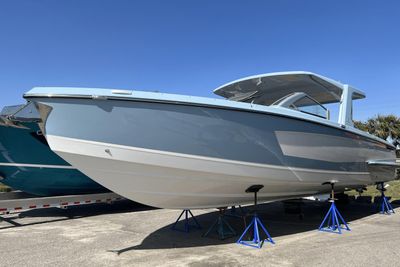 Aviara AV36 Outboard