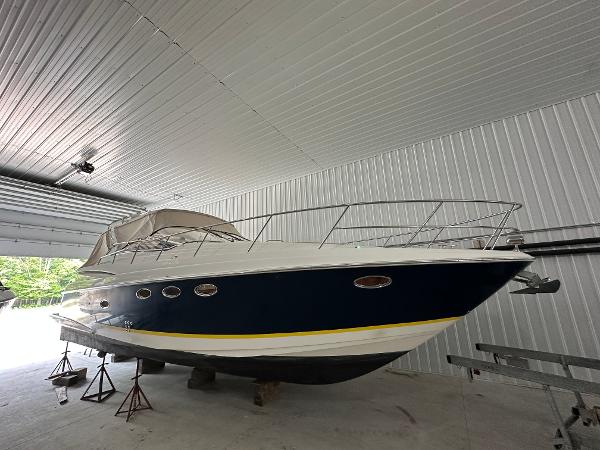 Regal Commodore 3860 2004 Regal Commodore 3860 yacht in storage, featuring a sleek blue and white design.